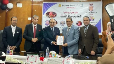 صورة لمجموعة من الباحثين والطلاب في الملتقي العلمي الرابع للتغذية وصحة الفلب