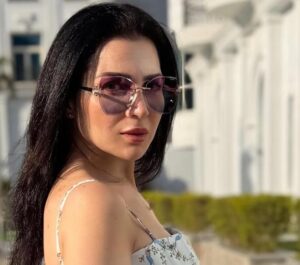 الفنانة مي عز الدين